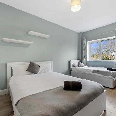 Contractor Housing - Sleeps 5 펜션 *