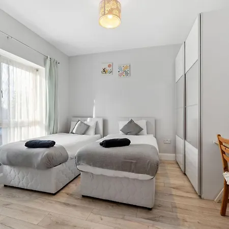 Contractor Housing - Sleeps 5 *
