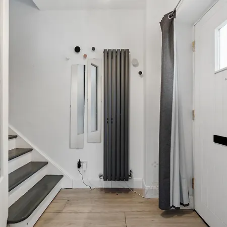 Contractor Housing - Sleeps 5 *