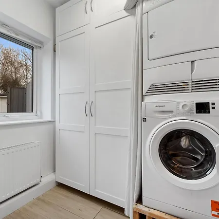 Contractor Housing - Sleeps 5 * 레익슬립