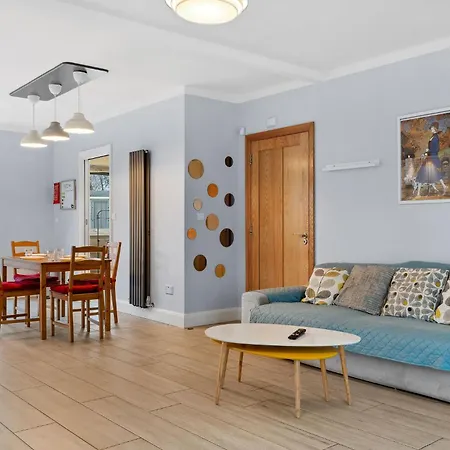 Contractor Housing - Sleeps 5 펜션 *