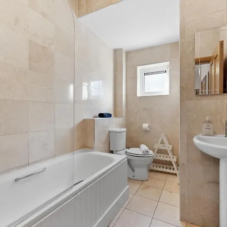 Contractor Housing - Sleeps 5 펜션 레익슬립